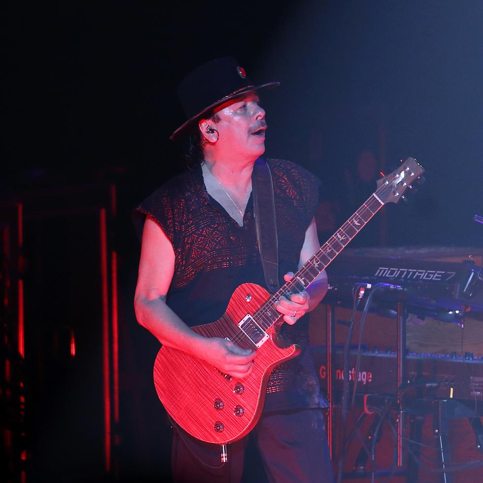 El guitarrista mexicano Carlos Santana sufrió un desmayo en pleno concierto en el estado de Michigan el pasado 6 de julio.