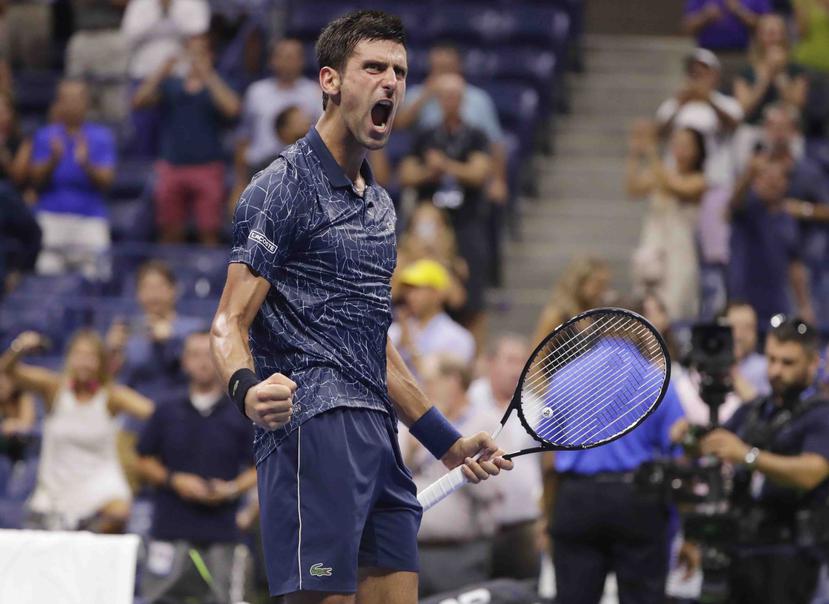 Novak Djokovic celebra su victoria. (AP)