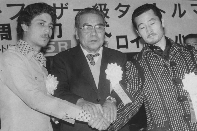 En una foto promocional, Wilfredo Gómez le estrecha la mano a Royal Kobayashi días previos a su defensa titular celebrada en Japón. (GFR Media)