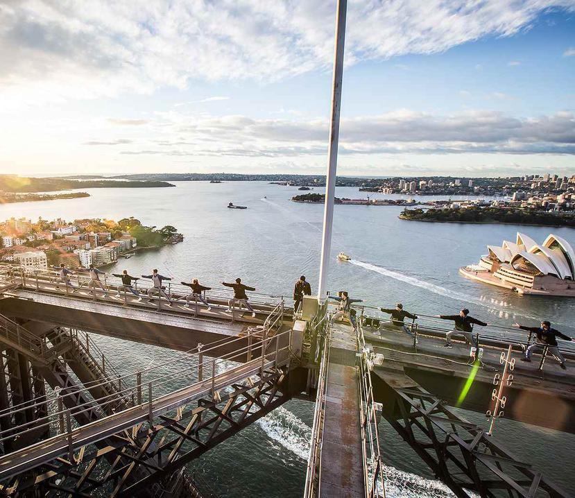 BridgeClimb y The Hindu Council of Australia colaboraron para realizar el primer evento de yoga del mundo en el tope del Sydney Harbour Bridge. (Suministrada)