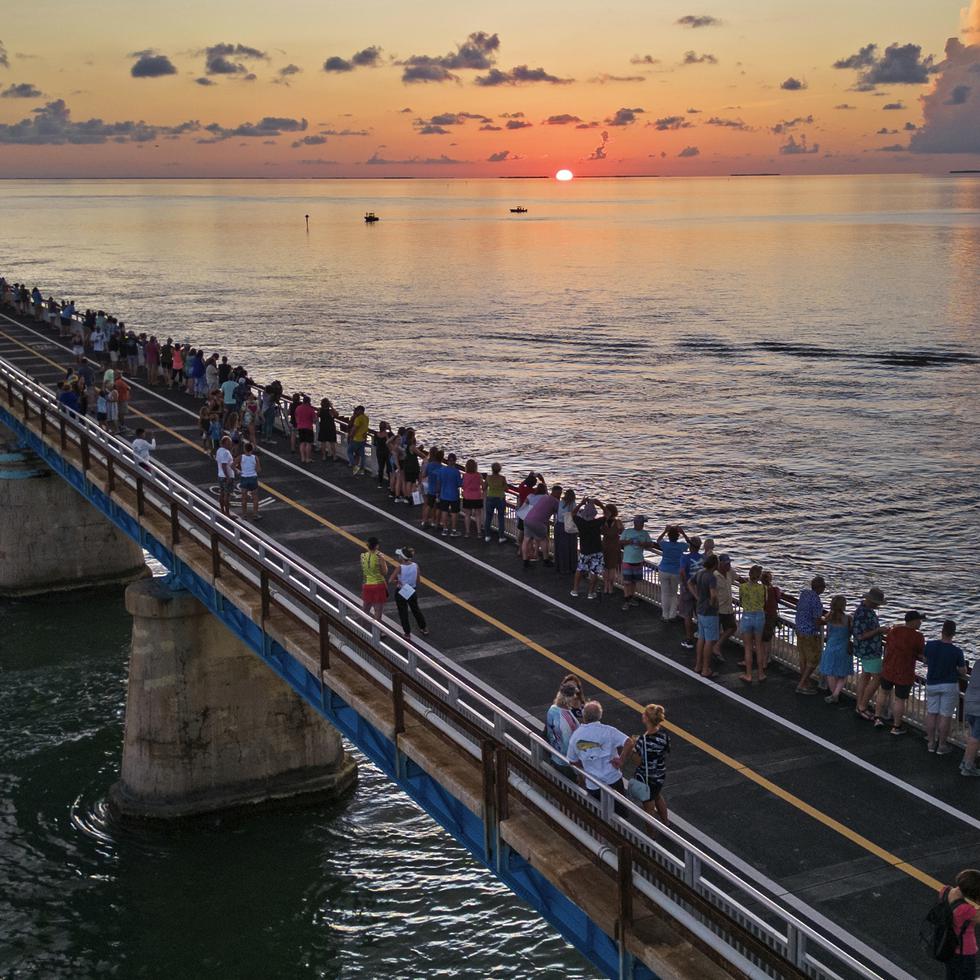 Una celebración por el bicentenario de los Cayos de Florida el 19 de mayo de 2023, en el Old Seven Mile Bridge de Marathon, Florida. Foto suministrada por Florida Keys News Bureau.