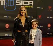 Alexandra Fuentes y su hijo Adrián durante un evento en el 2019.