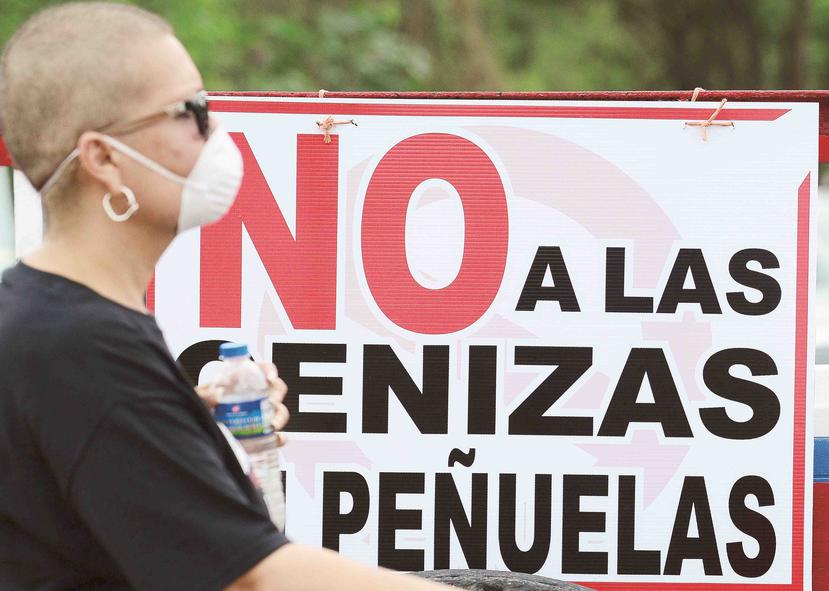 Imagen de archivo de una manifestación contra el depósito de cenizas en Peñuelas.