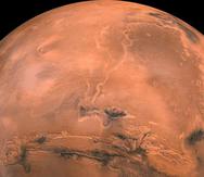 En Marte, el regolito poroso saturado de salmuera habría creado un espacio físico protegido de la radiación ultravioleta y cósmica y proporcionado un disolvente, indican los autores en el estudio.