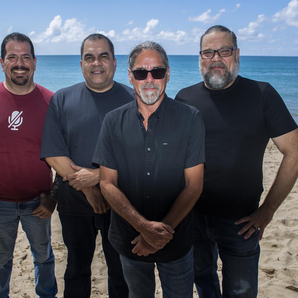 El grupo Fiel a la Vega es integrado por Tito Auger, Jorge Arraiza, Ricky Laureano y Pedro Arraiza.