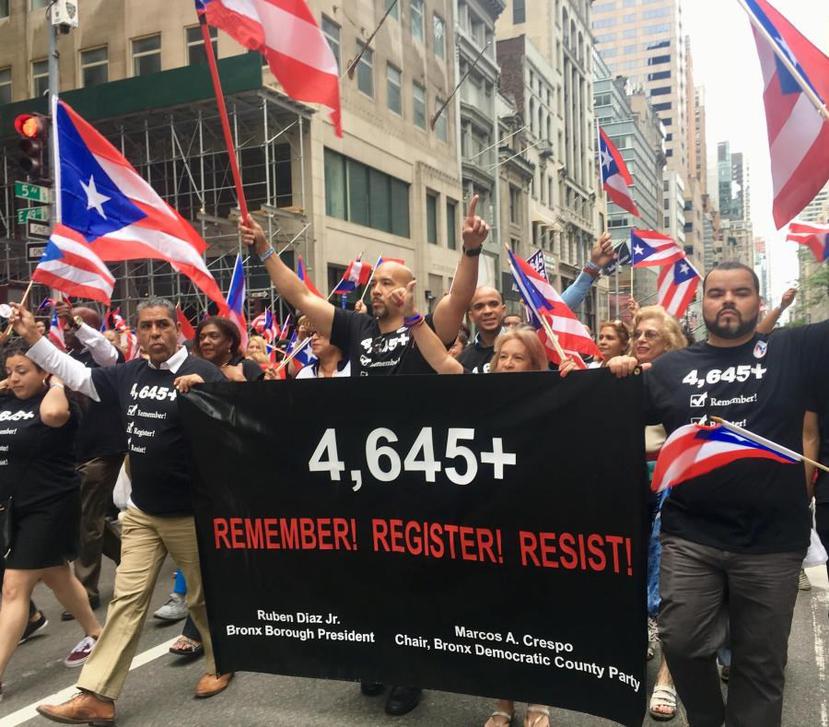 In black and referring to the 4,645 victims of Hurricane María, according to a Harvard University study, Rubén Díaz Jr.,  the Borough President of the Bronx in New York City, Congressman Adriano Espaillat and Assemblyman Marcos A. Crespo carried a banner