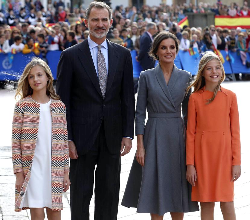 Princesa Leonor, los reyes de España Felipe y Letizia y la infanta Sofía a su llegada a Oviedo.(Foto EFE)