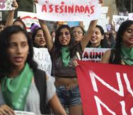 Mujeres se manifiestan por el Día Internacional de la Mujer en Lima, Perú, el sábado 7 de marzo de 2020. (AP/Martin Mejia)