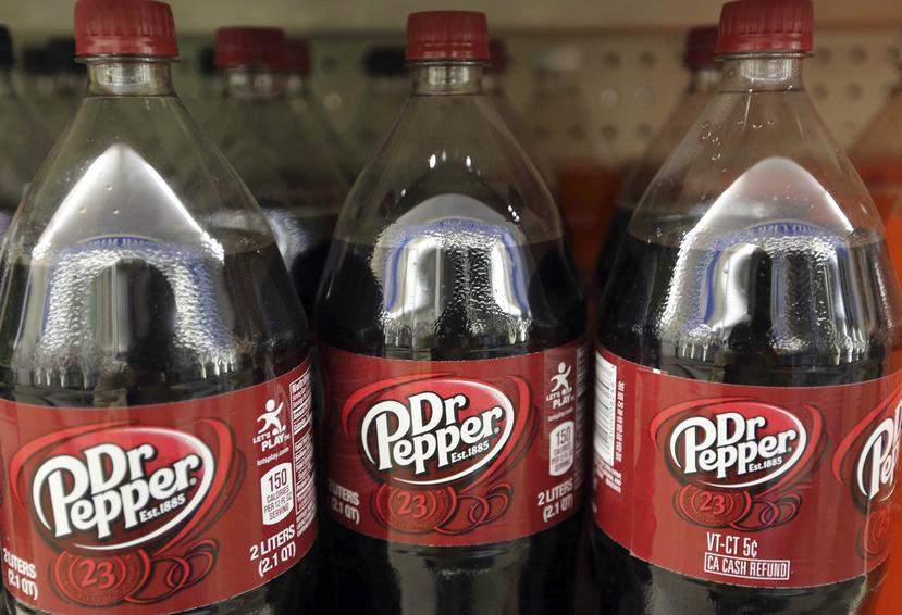 Unas botellas de Dr. Pepper en un supermercado en Concord, Nueva Hampshire. (AP / Jim Cole)