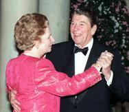 **FILE** U.S. President Ronald Reagan and British Prime Minister Margaret Thatcher dance during the final state dinner of Reagan's presidency at the White House in Washington, D.C., in this Nov. 16, 1988 file photo. Reagan died Saturday, June 5, 2004 after a long twilight struggle with Alzheimer's disease. He was 93. (AP Photo/Charles Tasnadi, FILE)