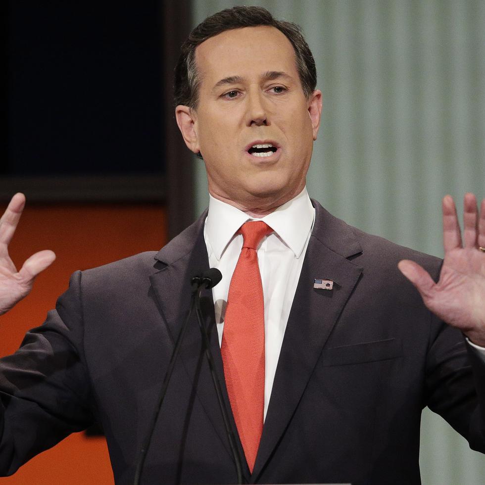 El aspirante a la candidatura presidencial republicana, el exsenador Rick Santorum, hace declaraciones durante el debate presidencial republicano con Fox Business Network en North Charleston, Carolina del Sur, el 14 de enero de 2016.