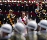 La nueva presidenta de Perú, Dina Boluarte, asiste a una ceremonia militar en Lima, Perú, el viernes 9 de diciembre de 2022.