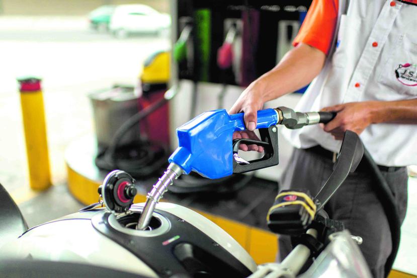 La semana pasada Michael Pierluisi dijo que algunas gasolineras fueron multadas por cobrar la gasolina regular a precios tan altos como 86 centavos. (Archivo GDA)