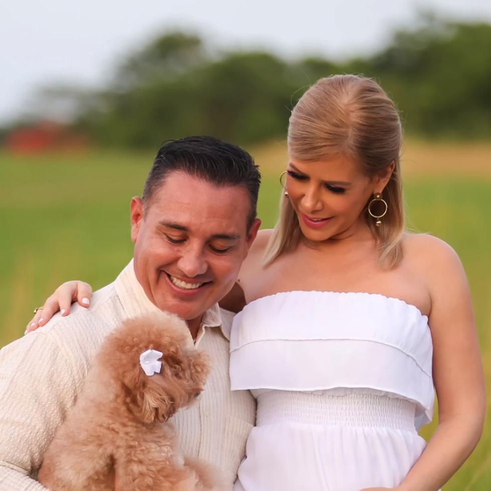 Los telereporteros Walter Soto León y Sugey Lamela se casaron en 2019. (Laurie Liz Photography)