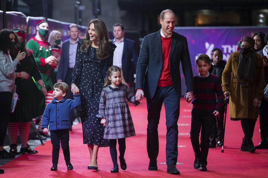 La pareja de la monarquía británica celebra, hoy, jueves, sus diez años de matrimonio junto a sus tres hermosos hijos.