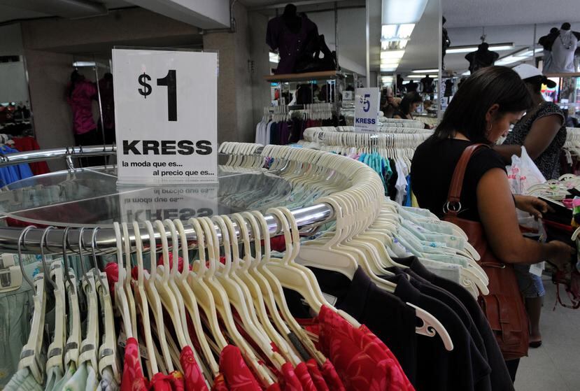 La cadena de ropa Kress demandó al gobierno porque la vaguedad del lenguaje utilizado en la Orden Ejecutiva vigente hasta el 25 de mayo le provocó pérdidas, por no poder vender nada, mientras otras tiendas operando, pueden vender de todo.