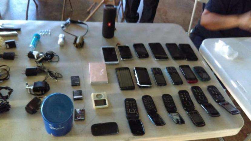Los celulares fueron incautados en la cárcel El Zarzal, en Río Grande. (Suministrada)