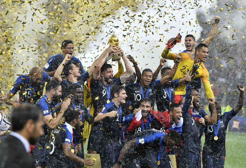 En la foto, los jugadores de Francia celebran la conquista de la Copa Mundial en Rusia. (AP)