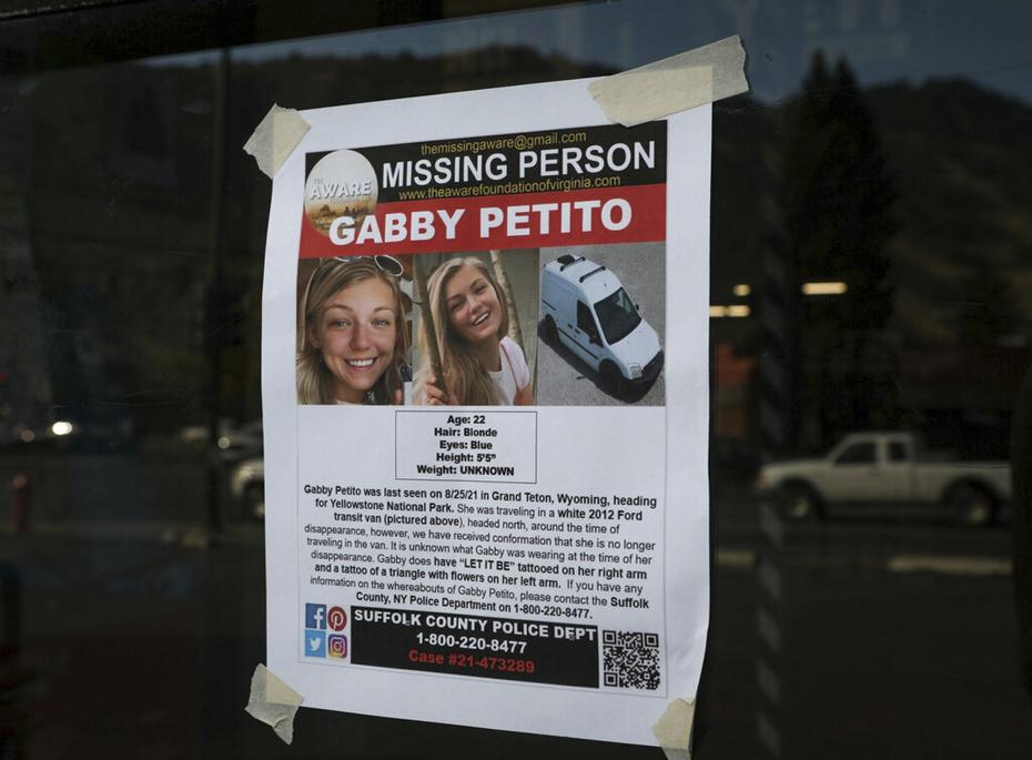 La familia de Petito la reportó como desaparecida el 11 de septiembre, tras perder comunicación con ella desde el 30 de agosto, cuando les escribió en un mensaje de texto: “No hay servicio en Yosemite”. Sin embargo, el FBI cree que la joven no envió este mensaje.