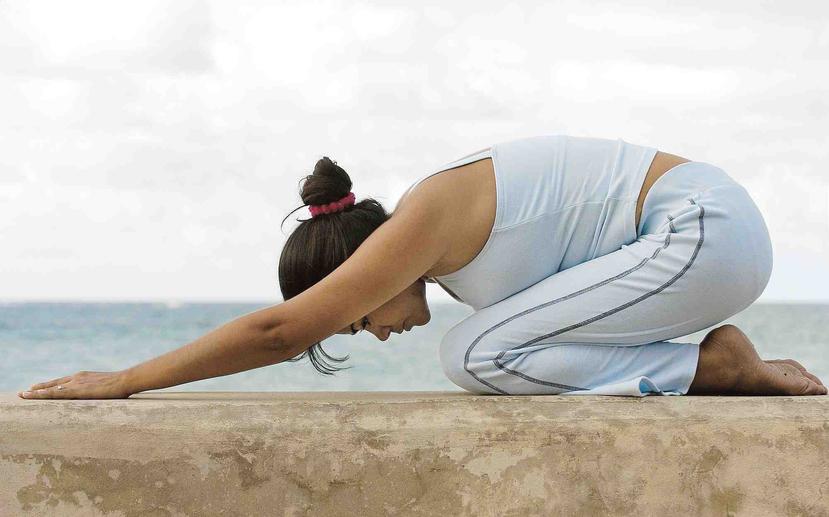El término yoga significa unión de cuerpo, mente y espíritu. En la práctica se enfoca en ejercitar el cuerpo y el cerebro. (Archivo/ GFR Media)