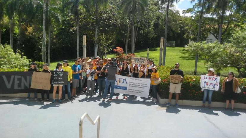 La manifestación ocurrió en la sede de la Presidencia en el Jardín Botánico, en Río Piedras. (Suministrada)