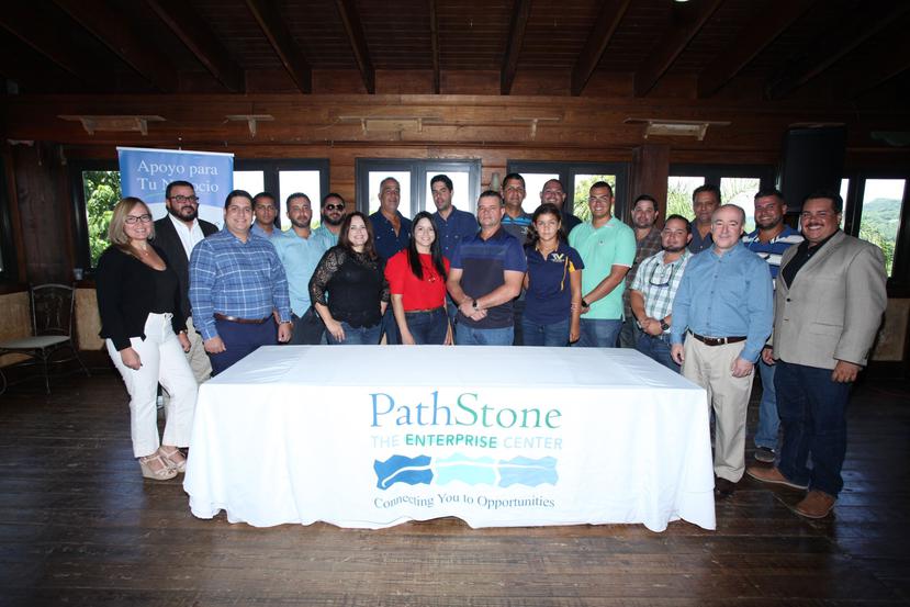 Representantes de pequeñas y medianas empresas agrícolas recibieron donativos de parte de personal de la entidad sin fines de lucro PathStone Enterprise Center, Inc. (Suministrada)