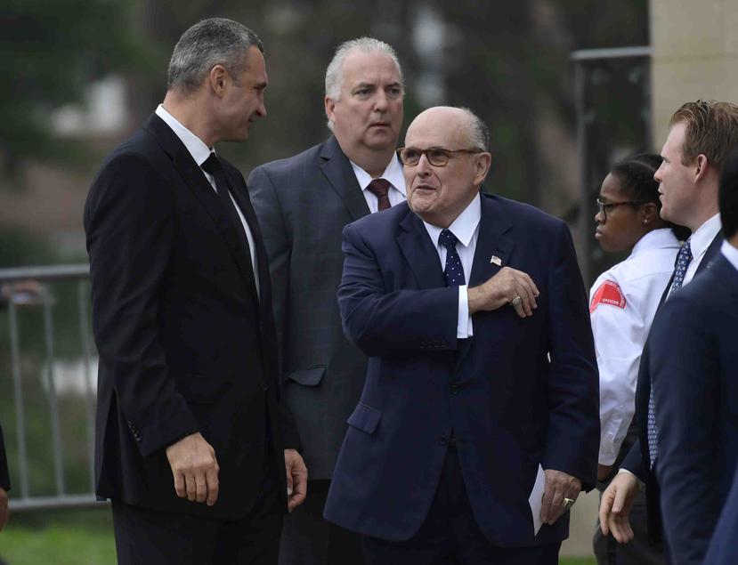 Giuliani se describió como alguien directamente involucrado en las gestiones para descarrilar la carrera diplomática de Yovanovitch. (AP)