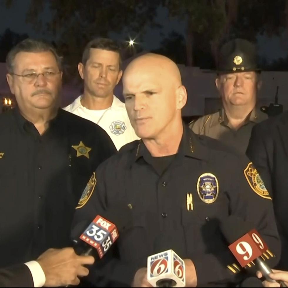 Mike Balken, jefe de la policía de la ciudad de Ocala, habla en una conferencia de prensa tras un tiroteo el sábado, 23 de diciembre de 2023 en el Centro Comercial Paddock de Ocala, Florida, al noroeste de Orlando.