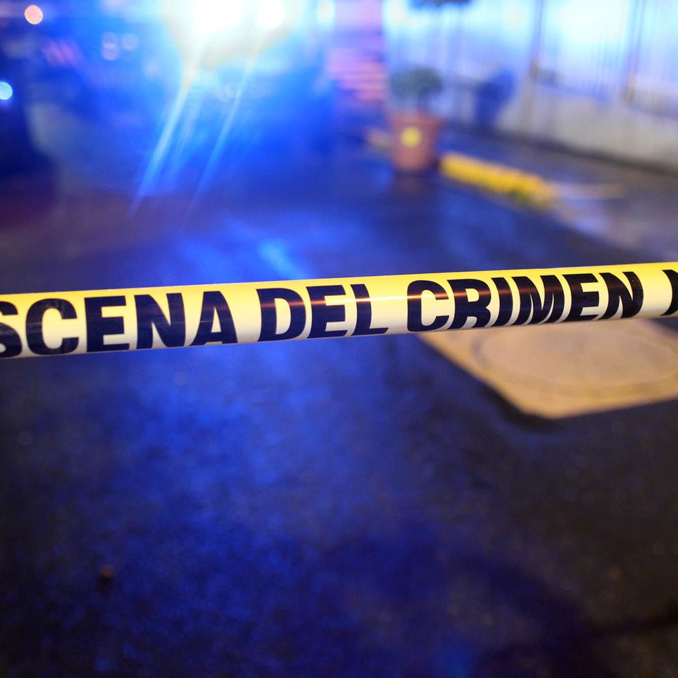 Según la investigación, los dos hombres fueron baleados en el residencial Boneville Heights, en Caguas. La mujer fue secuestrada del lugar y luego asesinada en Cidra.