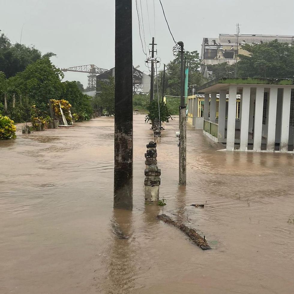 También se reportaron inundaciones en el sector La Central de Yabucoa