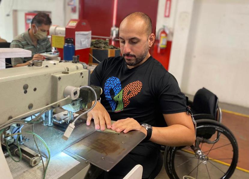 Puerto Rico Industries for the Blind  estará creando de 60 a 75 empleos más para personas con diversidad funcional en los próximos seis meses. En la foto, Jesús Cruz, uno de los operarios de la fábrica.