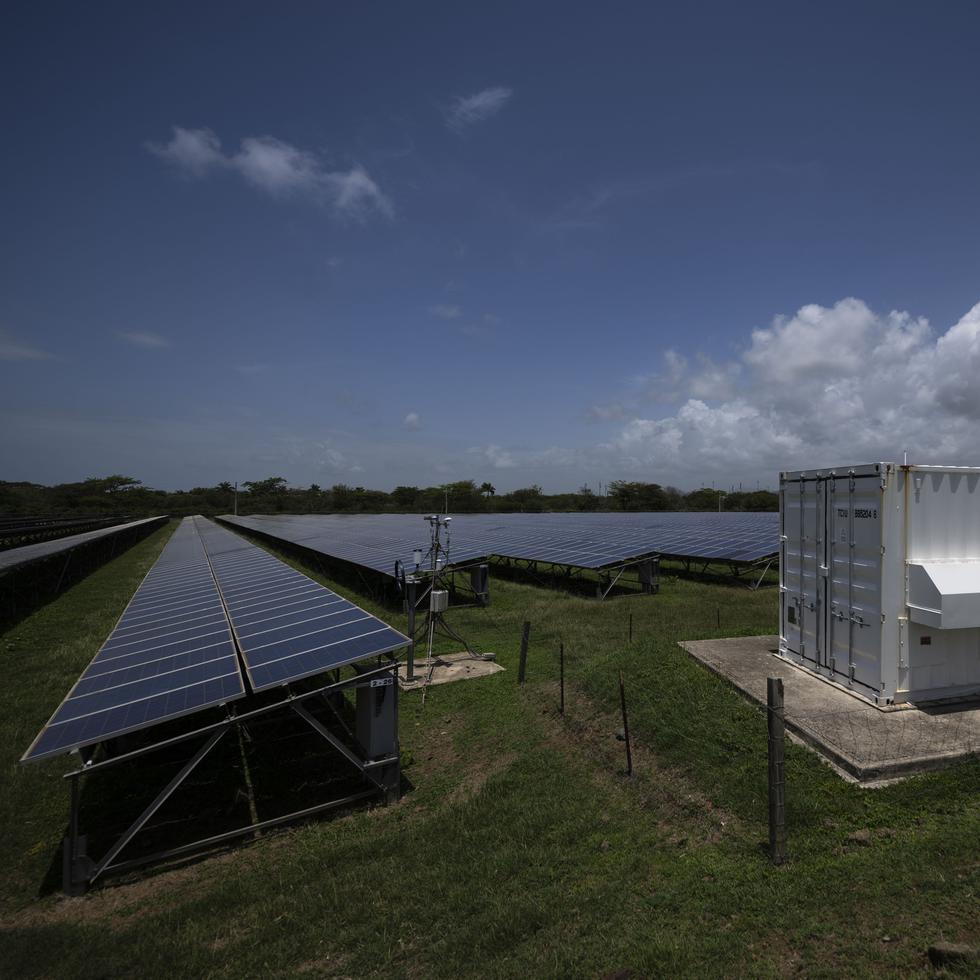 La finca solar de AES Ilumina, en Guayama, sería una de las ubicaciones potenciales para la instalación de las baterías.