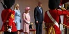 La reina Elizabeth II recibió al presidente Joe Biden y la primera dama Jill Biden en el castillo Winsor.