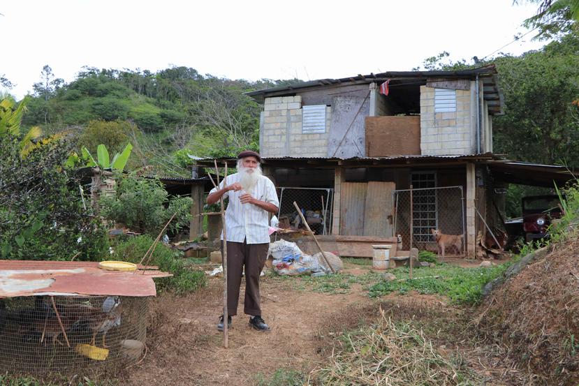 Don Guillermo Rivera dijo que lo más que necesita para arreglar su casa son “materiales de construcción; piedras, tierra, varillas, paneles...”. (Joe Rubens)