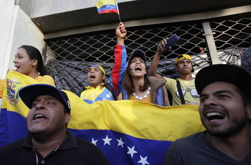 Personas durante la protesta en contra de Nicolás Maduro. (AP)