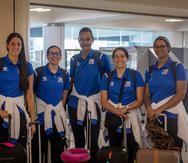De izquierda a derecha, Neira Ortiz, Paola Rojas, Alba Hernández, Raimariely Santos y Diana Reyes antes de iniciar su viaje a Holanda.