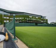 Vista de la Cancha 5, con la Cancha Central de trasfondo, en el All England Lawn Tennis Club de Wimbledon.