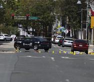 Área de la escena del crimen que llegó hasta la avenida Ponce de León, durante balacera en la madrugada del 18 de marzo de 2023.