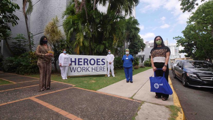Sol Puerto Rico repartió las tarjetas en varios hospitales a través isla para beneficiar a los empleados de  que están en la primera fila de lucha contra el COVID-19.