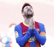 Lionel Messi de Barcelona lamenta una oportunidad perdida de gol durante un partido de la liga española contra Atlético Madrid.