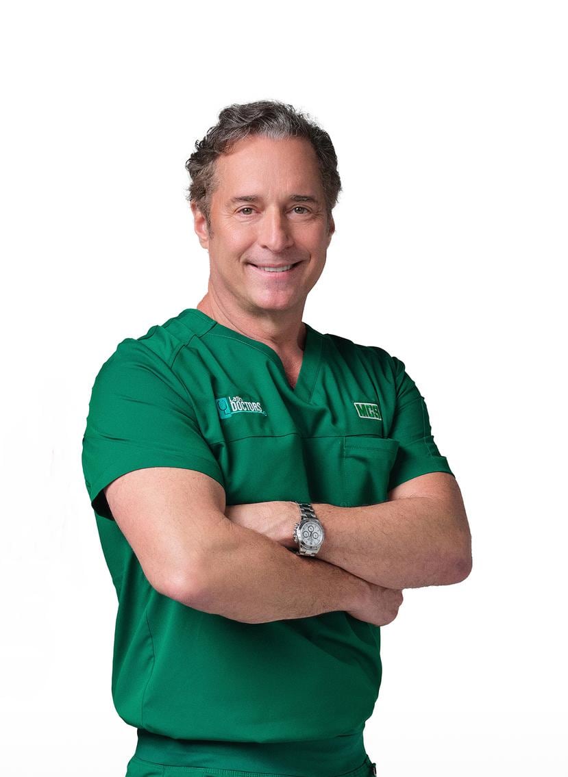El Dr. Eric Adler es propietario de Med Esthetique en Adler Clinics, donde se realizan los últimos tratamientos con la más alta tecnología en estética médica para el  cuidado de la piel.