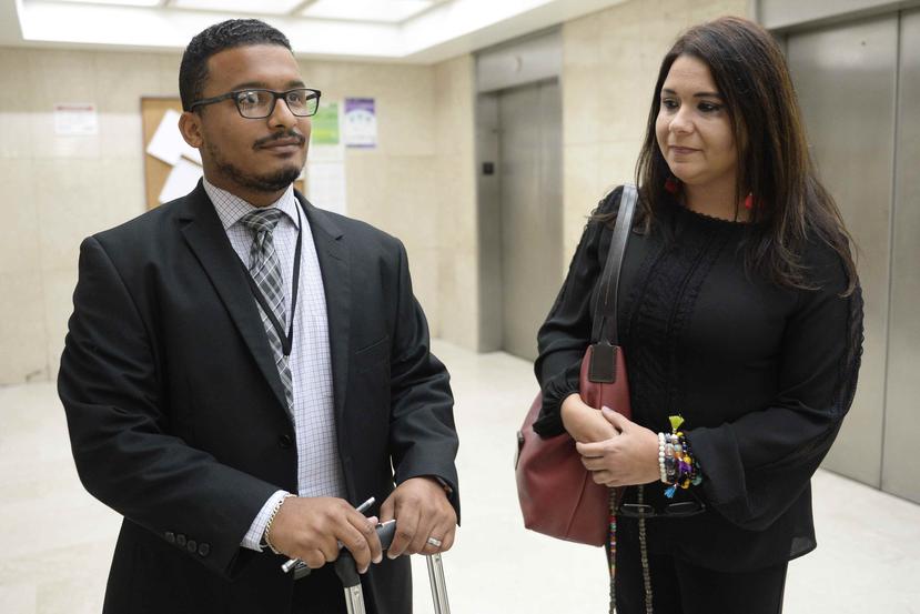 Mari Tere González junto a su abogado Yuseph Lamboy en el Tribunal de San Juan. (GFR Media)