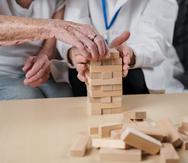 La enfermedad de Alzheimer es considerada la forma más común de demencia entre las personas mayores, según MedlinePlus.