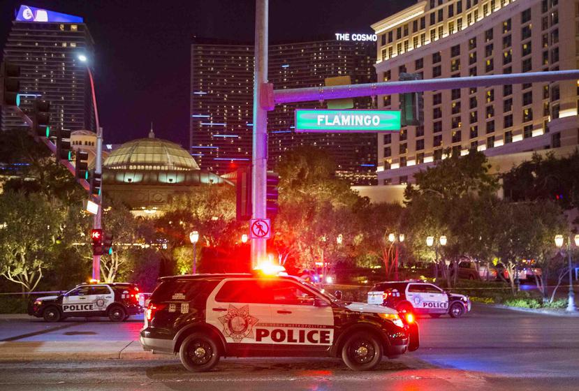 La policía de Las Vegas responde a una llamada de respaldo a agentes involucrados en un tiroteo en el hotel y casino Bellagio. (AP)