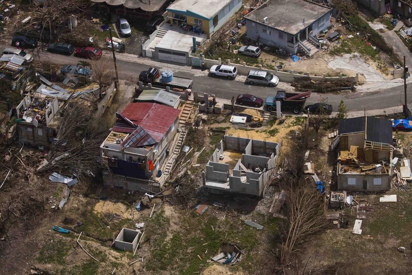 Tom Pérez, quien estuvo en Ponce y Guayama, afirmó que durante su recorrrido no vio un solo funcionario de la FEMA. Imagen aérea del barrio El Tuque, en Ponce. (Archivo / GFR Media)