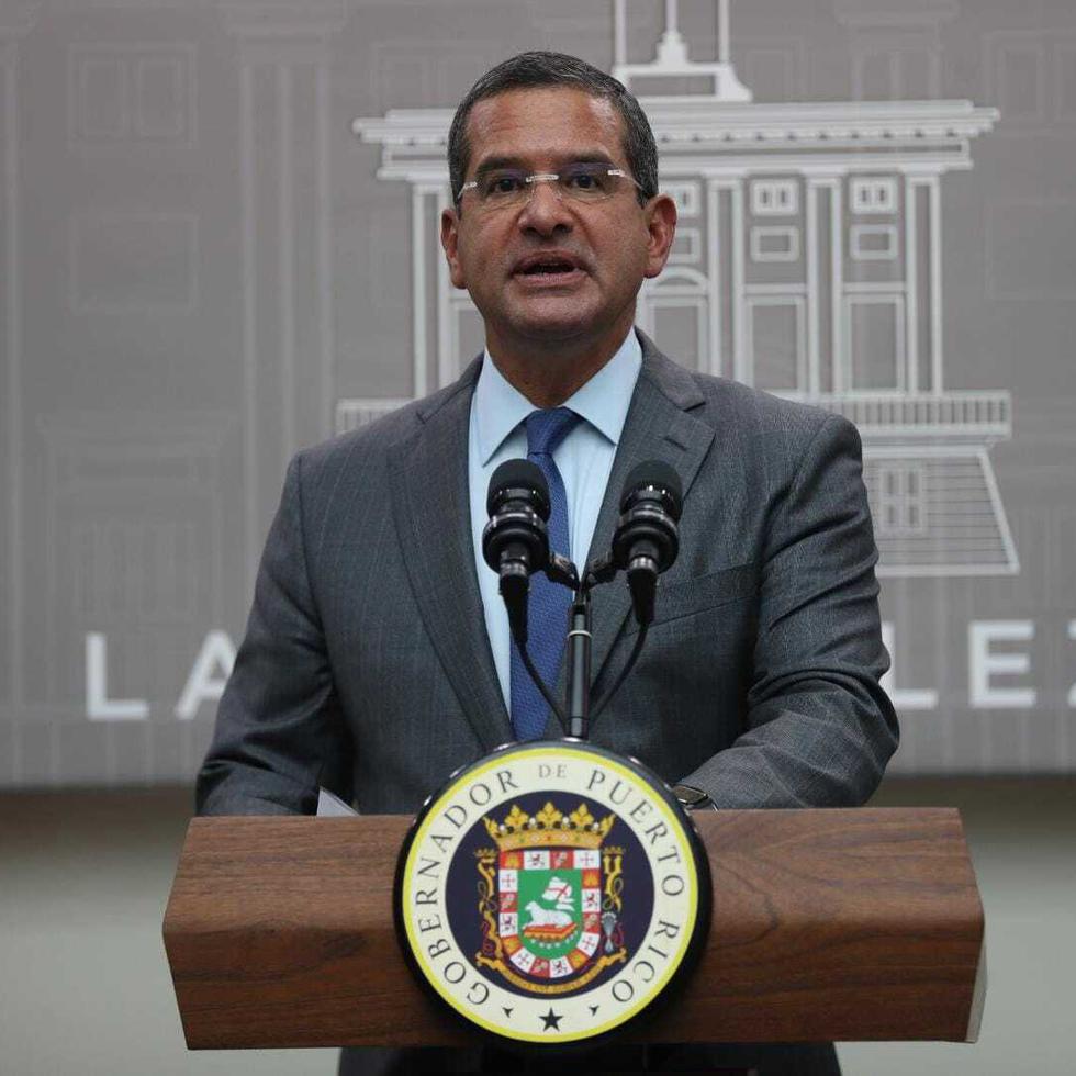 El gobernador Pedro Pierluisi durante una conferencia de prensa en La Fortaleza.