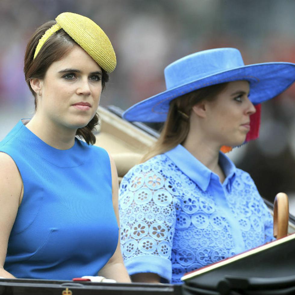 Las princesas Eugenie y Beatrice, hijas del príncipe Andrew y Sarah Ferguson, son las sobrinas del rey Charles III.