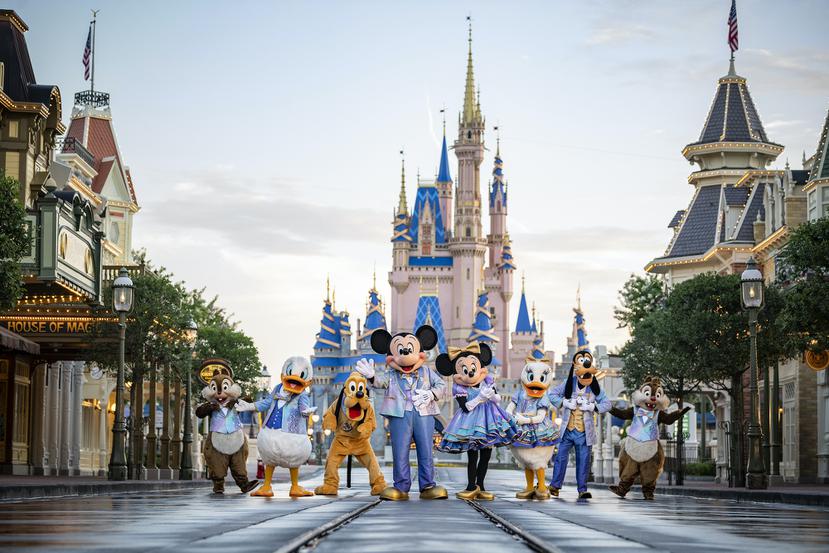 En el caso de Disney World, el uso de mascarillas es opcional en los espacios abiertos y los niños menores de 2 años están exentos de llevarlas en todos los lugares.