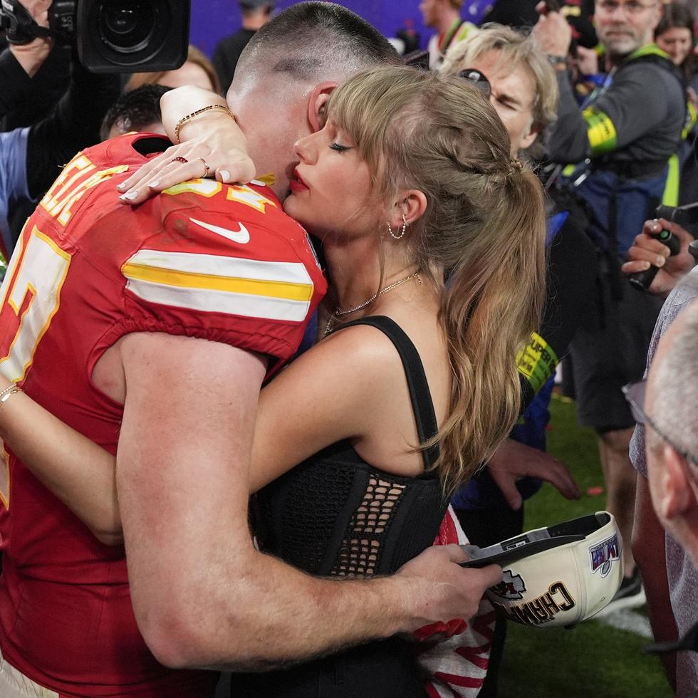 La presencia de Taylor Swif, superestrella de la música que es novia del jugador de los Chiefs Travis Kelce, atrajo nuevos fanáticos a la NFL.