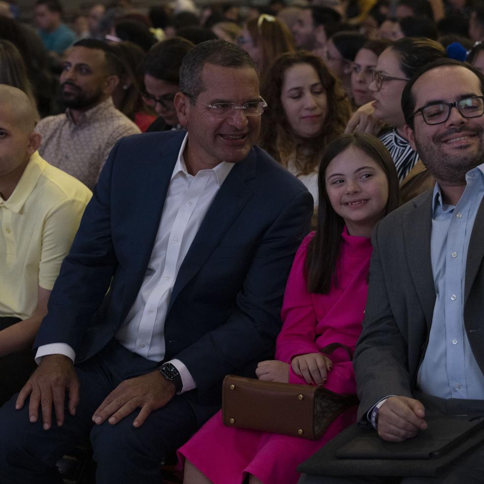 El gobernador Pedro Pierluisi (segundo desde la izquierda) acogió como política de su administración la iniciativa llamada “Talento Infinito”.